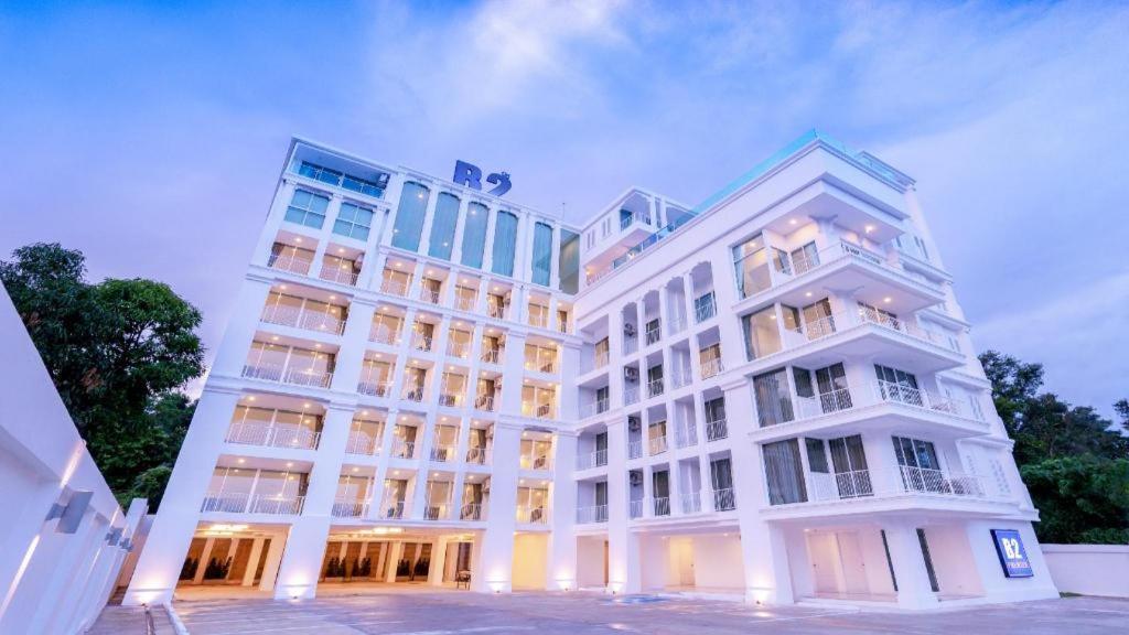 B2 Phuket Premier Hotel Patong Exterior photo