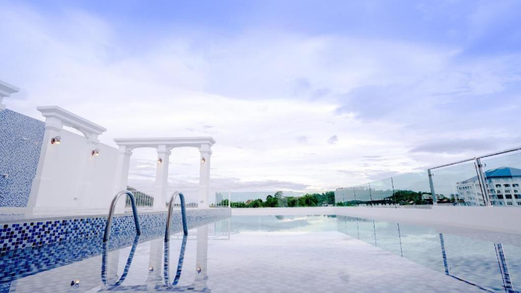B2 Phuket Premier Hotel Patong Exterior photo